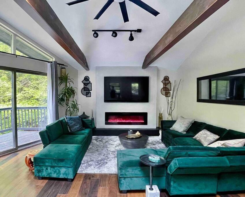 Zen Oasis Retreat Sauna/hotub/firepit/fun/gameroom *