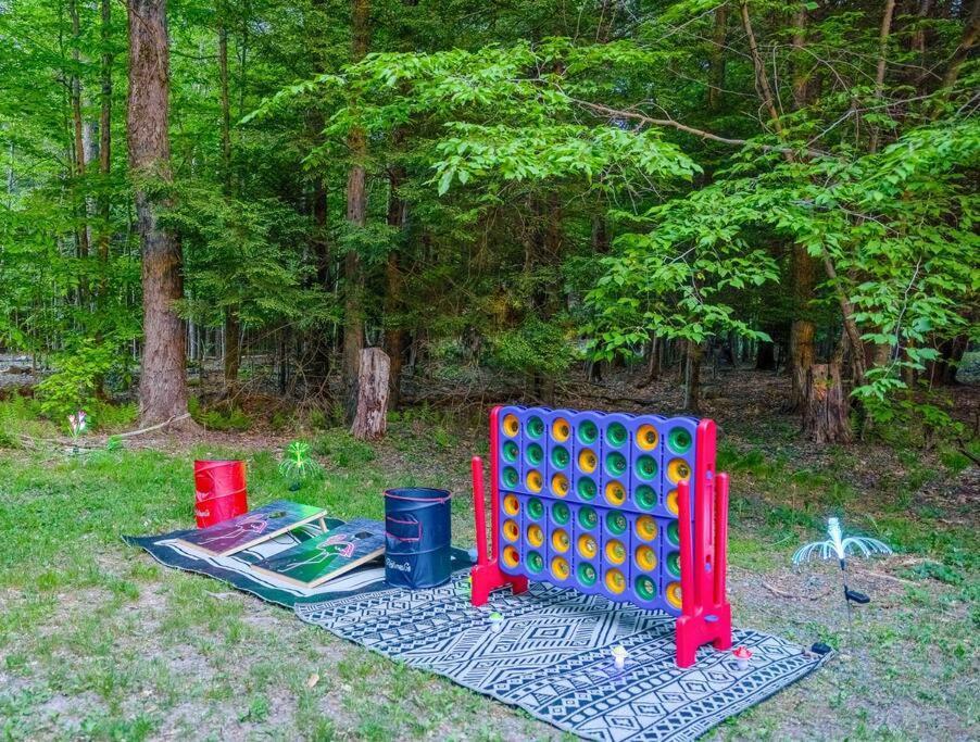 Zen Oasis Retreat Sauna/hotub/firepit/fun/gameroom Chalet Blakeslee